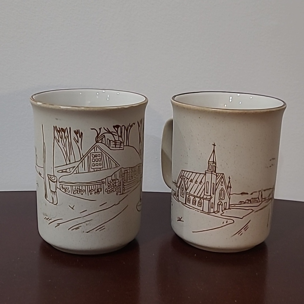 2 vintage Coree collection manoir mugs
